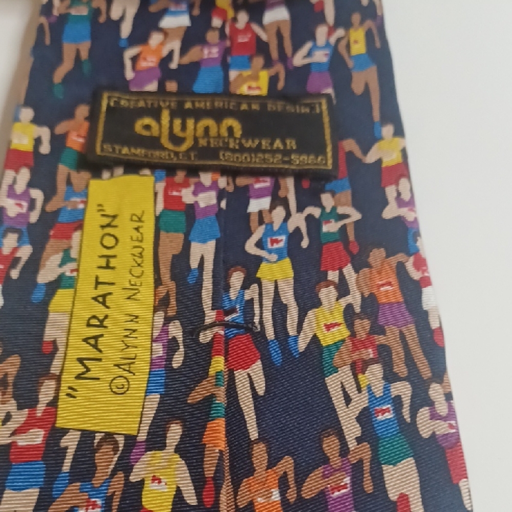 Colorful Runner Pattern Tie - Picture 6 of 12